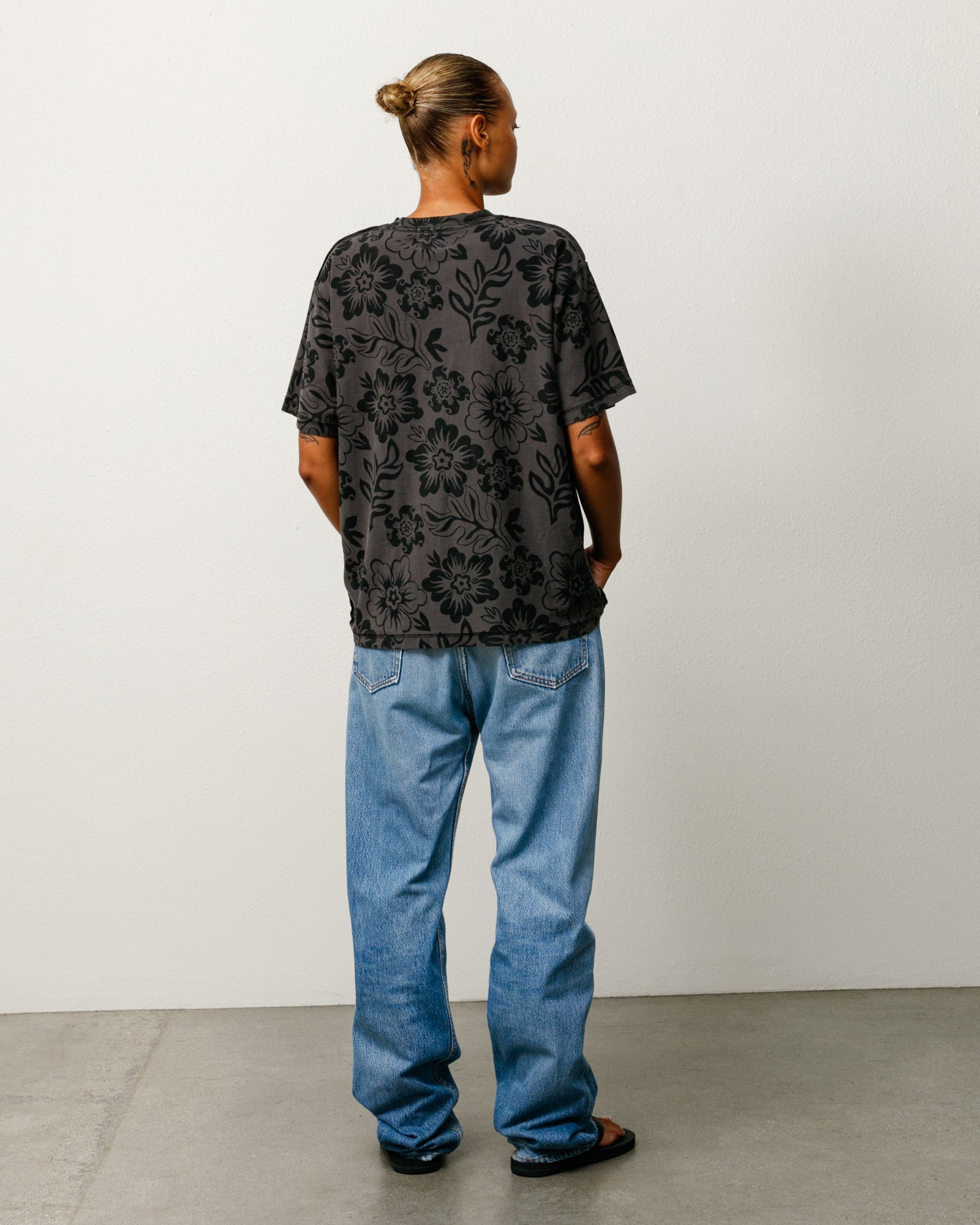LAZY FLORAL TEE - Image 2